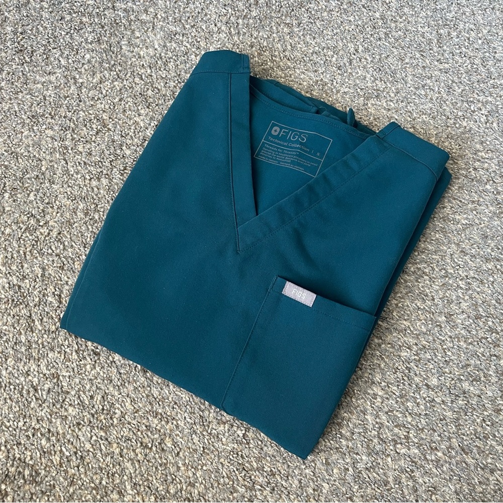 FIGS Catarina One-Pocket Scrub Top Carribean Blue- Small